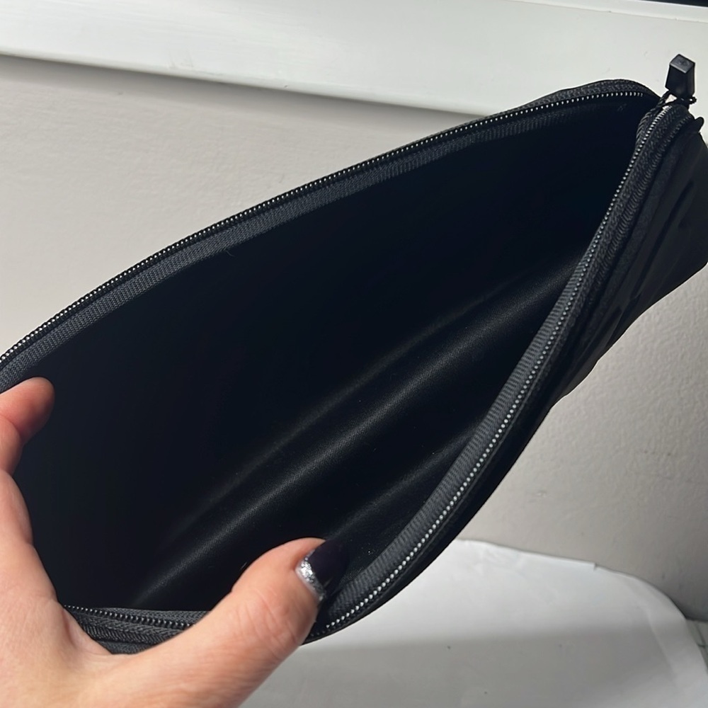 SKIMS Structured Neoprene Soot Travel Long Zip Clutch Pouch Bag - New with Tags - Picture 9 of 9